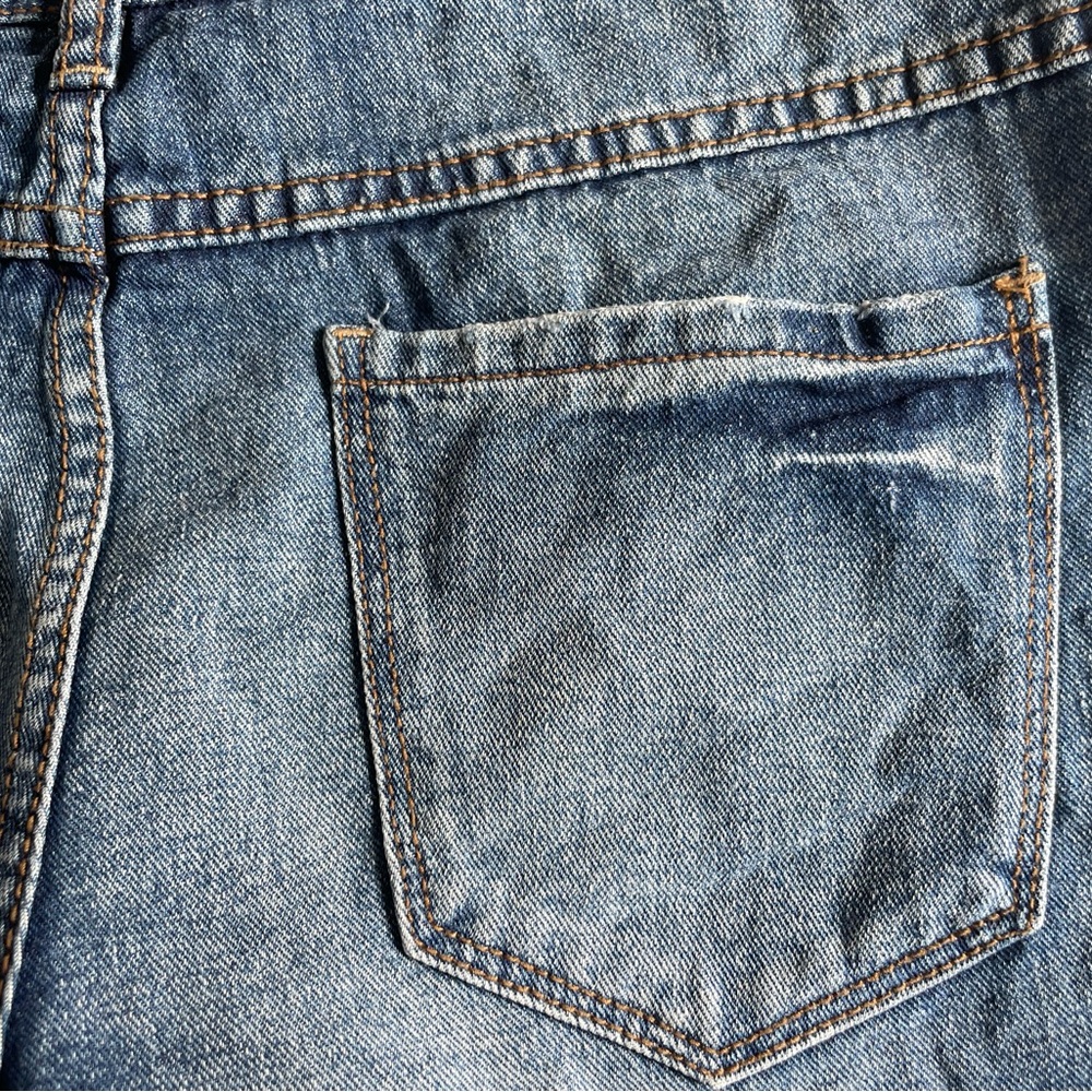 Free People cutoff Jean Shorts Light Wash Distressed Size 29 61855-1651 - Picture 5 of 6